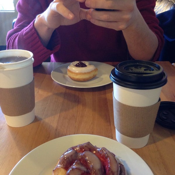 Foto diambil di YoYo Donuts &amp; Coffee Bar oleh Kelsey S. pada 2/10/2014