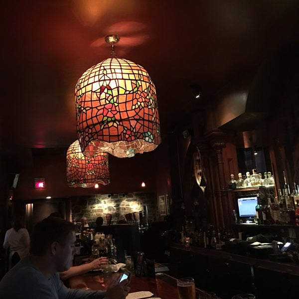 Foto diambil di The Keg Steakhouse + Bar - Vieux Montreal oleh Heather M. pada 6/3/2017