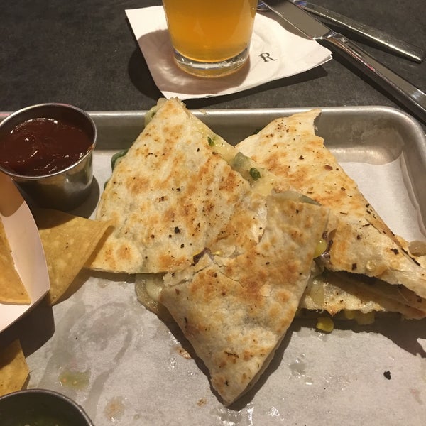 Great food, try the steak quesadilla with a side of BBQ sauce 👍🏼