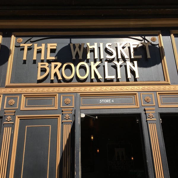 2/18/2017 tarihinde Heather M.ziyaretçi tarafından The Whiskey Brooklyn'de çekilen fotoğraf