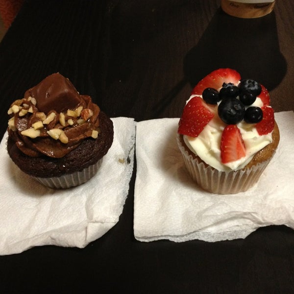 12/22/2012にOmarがSo Sweet Cupcakes &amp; Moreで撮った写真