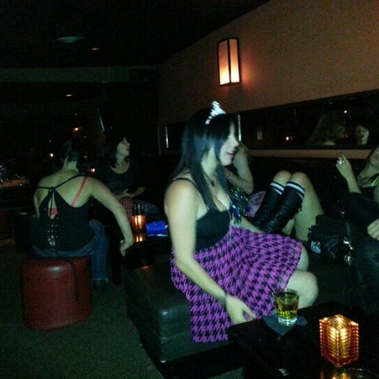 Foto scattata a Skinny&#39;s Lounge da Jason E. il 9/16/2012