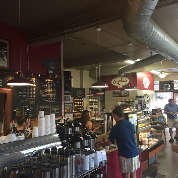 9/11/2015 tarihinde Joe S.ziyaretçi tarafından Caroline&#39;s Coffee Roasters'de çekilen fotoğraf