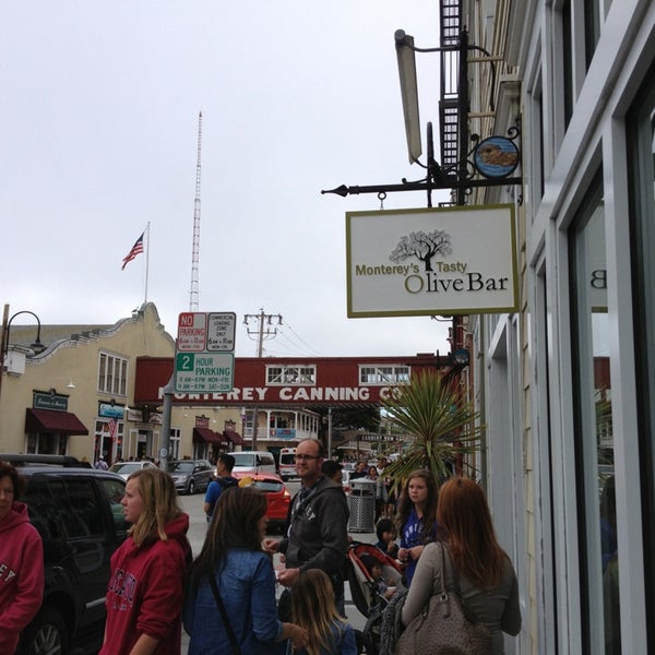 8/11/2013 tarihinde ᴡ S.ziyaretçi tarafından Monterey&#39;s Tasty Olive Bar'de çekilen fotoğraf