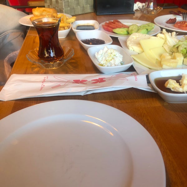 Photo taken at İzabella Pizza by Havva Ö. on 11/16/2020