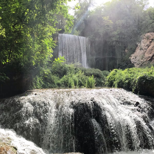 Das Foto wurde bei Parque Natural del Monasterio de Piedra von عبدالله am 7/23/2019 aufgenommen