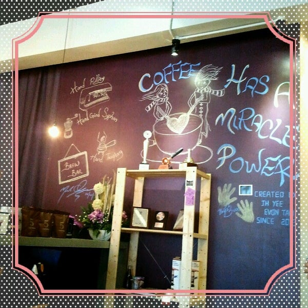 Photo taken at Top Brew Coffee Bar by Purple T. on 12/22/2012