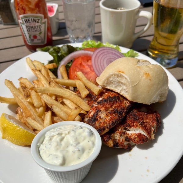 Dorn's Breakers Cafe 19 tips