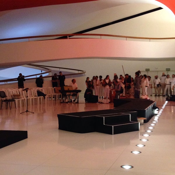 Foto scattata a Auditório Ibirapuera Oscar Niemeyer da Herbert A. il 6/29/2018