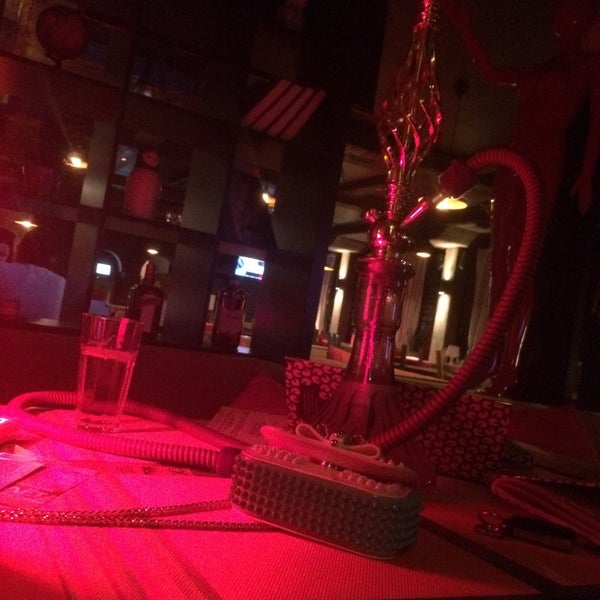 Das Foto wurde bei Shishas Lounge Bar von Anastasia P. am 7/30/2015 aufgenommen