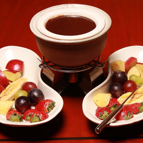 CHOCOLATE FONDUE - Sweet chocolate dip with fresh fruits
