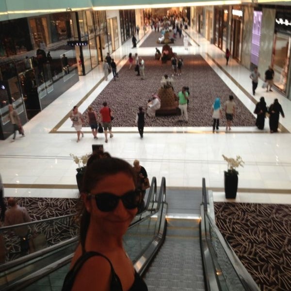 Foto tomada en The Dubai Mall  por Gözde Elif K. el 4/27/2013