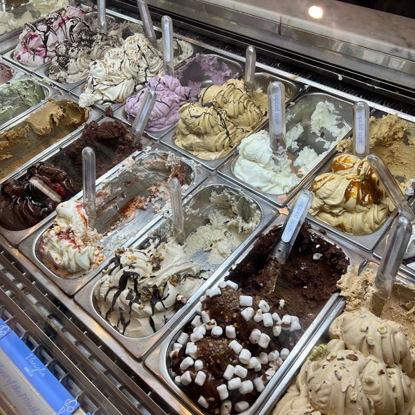 Photo prise au Gelato Paradiso - Newport Beach par tnipat🤎 le7/3/2022