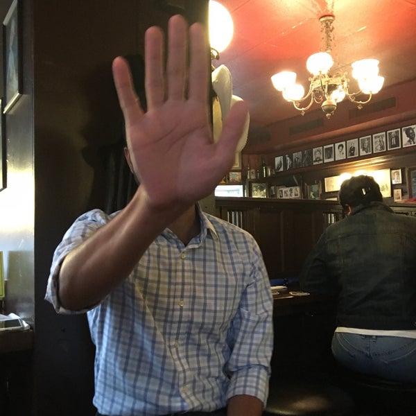 7/4/2016にChristopher D.がMr. Henry&#39;s Restaurantで撮った写真