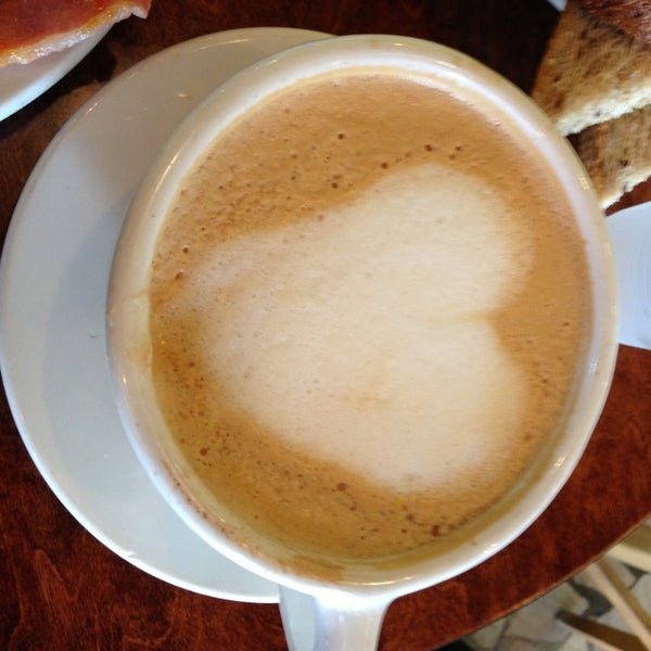 2/23/2013에 Jonathan C.님이 Provence Breads &amp; Cafe에서 찍은 사진