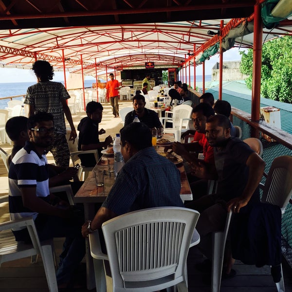 รูปภาพถ่ายที่ Dolphin View Café โดย Nishan เมื่อ 6/5/2015