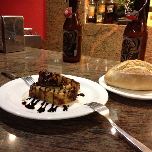 Foto diambil di Restaurante El Canal oleh Alexis C. pada 5/13/2014