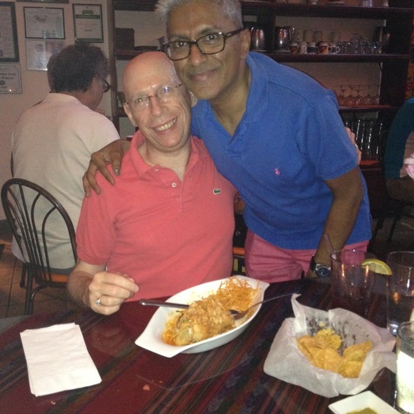 Foto scattata a El Tule Mexican and Peruvian Restaurant da Jonathan-Joy il 7/4/2014