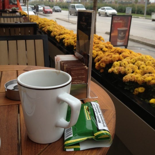 Photo taken at Gloria Jean&#39;s Coffees by Sanem on 11/14/2012
