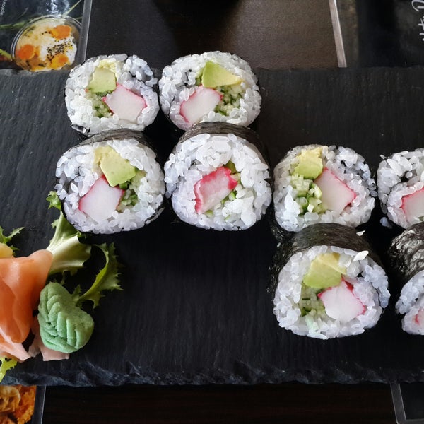 Das Foto wurde bei Bambuszliget Japán Étterem &amp; Sushi Bár von Neshe am 9/10/2019 aufgenommen
