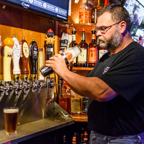 Harry's Old Kettle Pub & Grill 1633 Stitt St