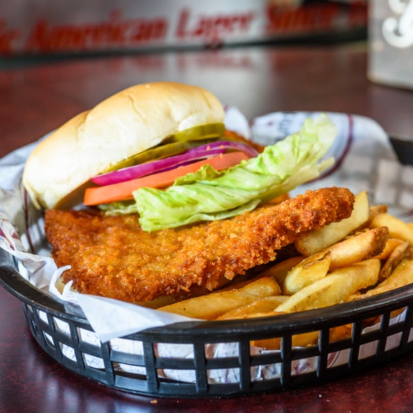 Harry's Old Kettle Pub & Grill 1633 Stitt St