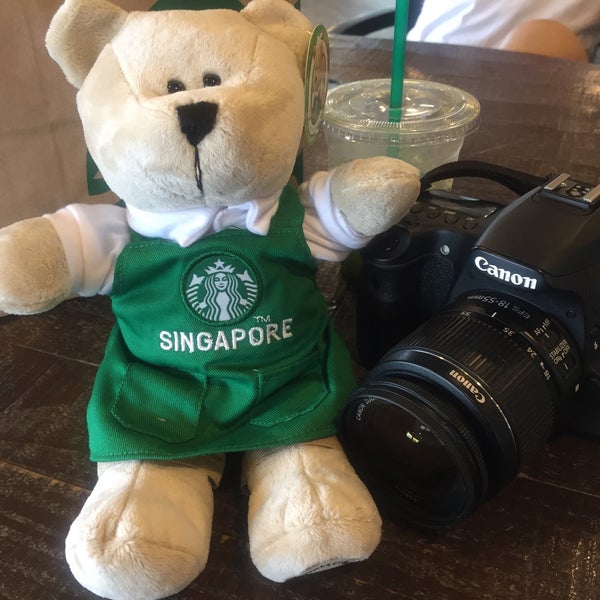 Foto diambil di Starbucks Reserve Store oleh ╭♥ŠůÞ｡Ÿ⭕♥╮ Ÿ. pada 12/16/2017