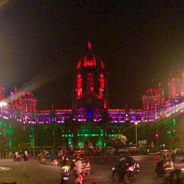 Foto tirada no(a) Chhatrapati Shivaji Maharaj Terminus por ╭♥ŠůÞ｡Ÿ⭕♥╮ Ÿ. em 8/16/2019