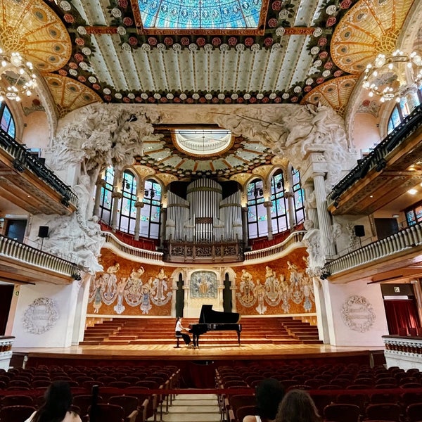 รูปภาพถ่ายที่ Palau de la Música Catalana โดย Mandy L. เมื่อ 8/19/2023