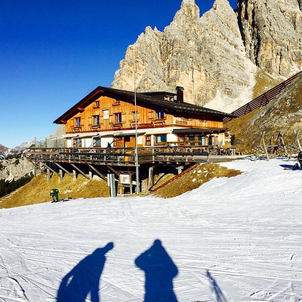 Горная база Рифуджо Лагацуой Rifugio Lagazuoi