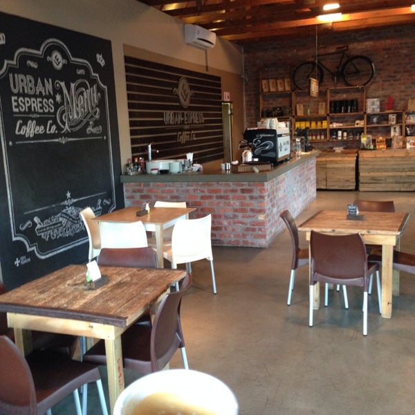 Foto tirada no(a) Urban Espress Coffee Co. por Donovan M. em 3/27/2014
