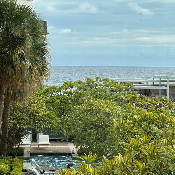 รูปภาพถ่ายที่ Curaçao Marriott Beach Resort &amp; Emerald Casino โดย joe b. เมื่อ 11/2/2023