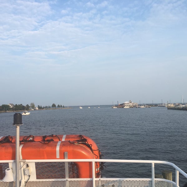 Снимок сделан в Fire Island Ferries - Main Terminal пользователем joe b. 8/10/2018