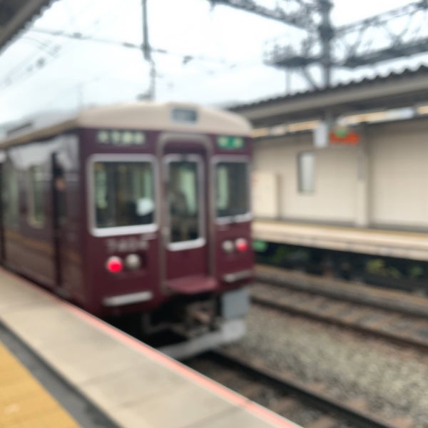 Photos At 西山天王山駅 2号線ホーム Platform