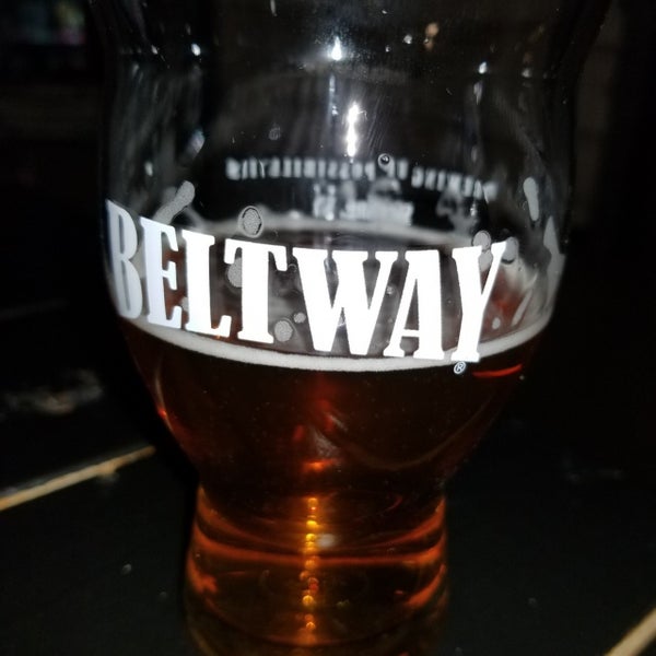 Foto tirada no(a) Beltway Brewing Company por Christine S. em 1/19/2019