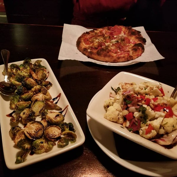 10/15/2017 tarihinde Thomas F.ziyaretçi tarafından Hearth Pizza Tavern'de çekilen fotoğraf