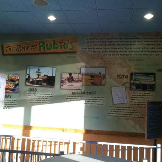 รูปภาพถ่ายที่ Rubio&#39;s โดย Vicki เมื่อ 9/29/2012
