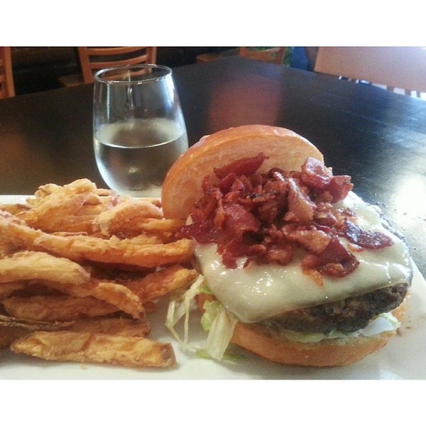 7/19/2014にAndrea T.がThe Burger Bistroで撮った写真