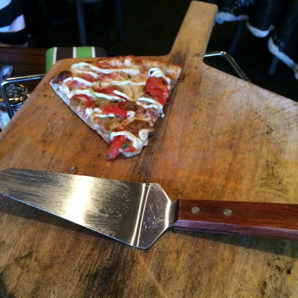 Снимок сделан в Rocco&#39;s Wood Fired Pizza пользователем Janelle 1/24/2015