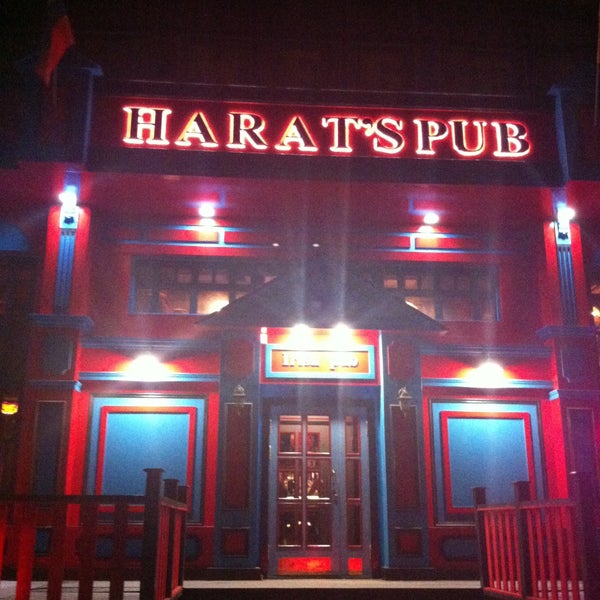 4/15/2013 tarihinde Anton F.ziyaretçi tarafından Harat&#39;s Pub'de çekilen fotoğraf