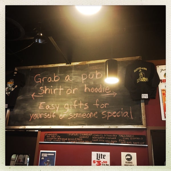 Foto diambil di Cleveland Pub &amp; Grill oleh Brad R. pada 5/26/2017