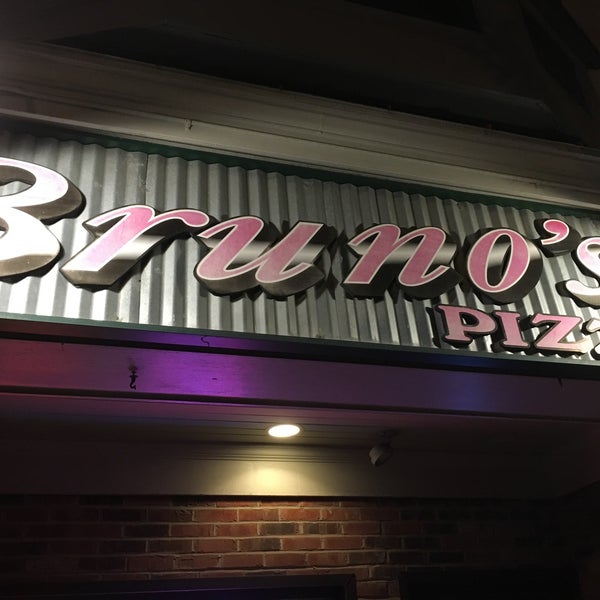 6/18/2016にBrad R.がBruno&#39;s Pizzaで撮った写真