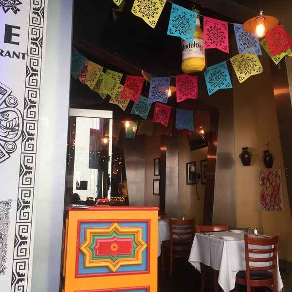 รูปภาพถ่ายที่ Trece Mexican Cuisine &amp; Tequila Bar โดย Chanel L. เมื่อ 9/21/2017