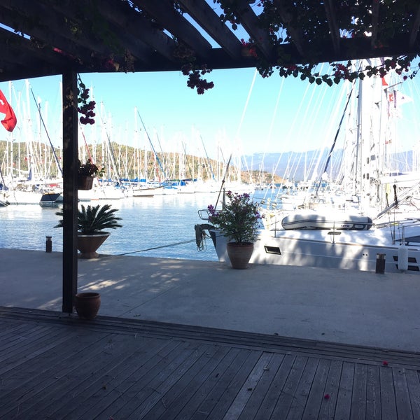 Photo prise au Mod Yacht Lounge par Ulaş le11/16/2016