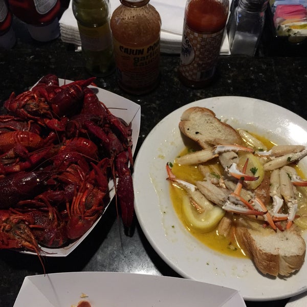 Photo taken at Shuck-N-Dive Cajun Cafe by Mark H. on 6/23/2016