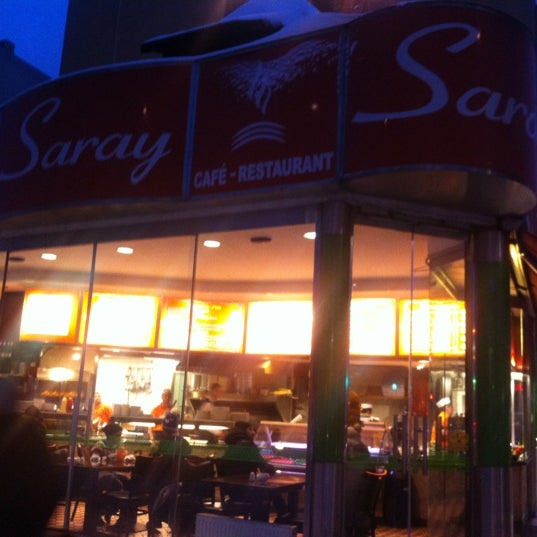 Foto tirada no(a) Saray Restaurant Berlin por Burak T. em 12/9/2012