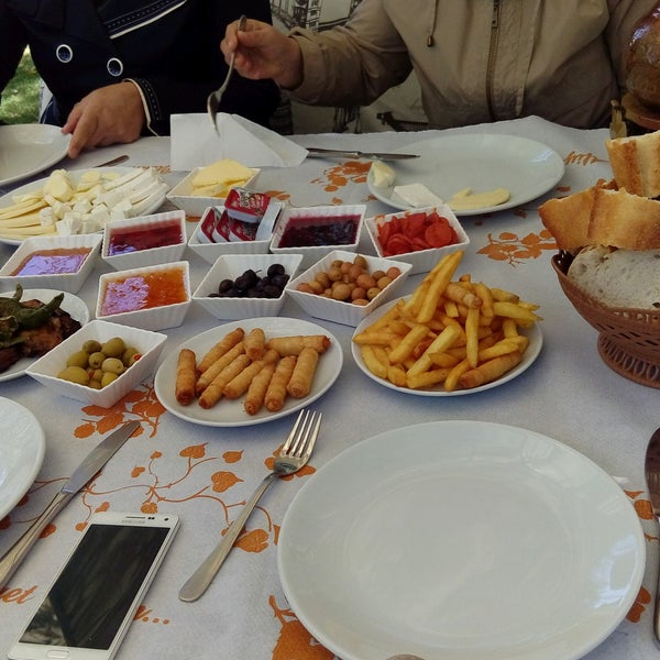 Photo taken at Paşa Restaurant&amp;Kır Düğünü by Zzzz F. on 9/24/2016