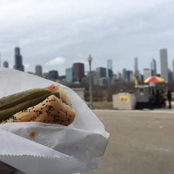 Photo taken at Kim &amp; Carlo&#39;s Chicago Style Hot Dogs by りょんりょん on 3/1/2019