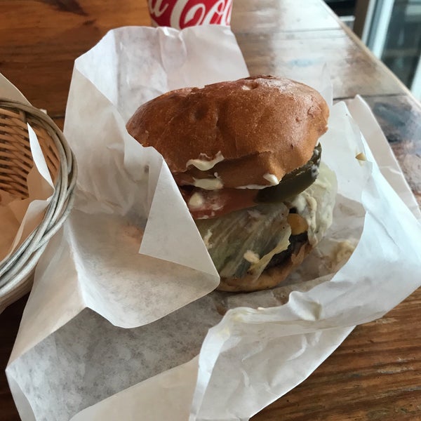 Photo prise au Tommi&#39;s Burger Joint par Johan L. le11/29/2018