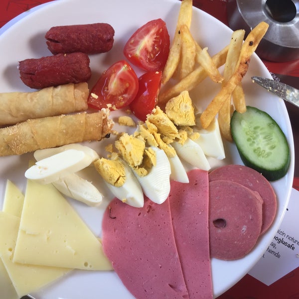 Foto scattata a Eyüboğlu Cafe &amp; Restaurant da Burak Ç. il 8/5/2018